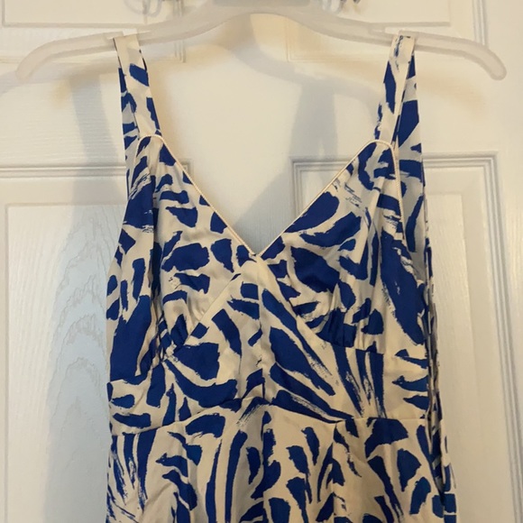 Handkerchief dress - Picture 2 of 5